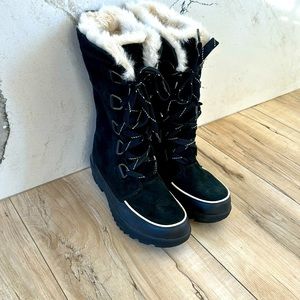 Sorel Joan of Arc Black waterproof snow boots.